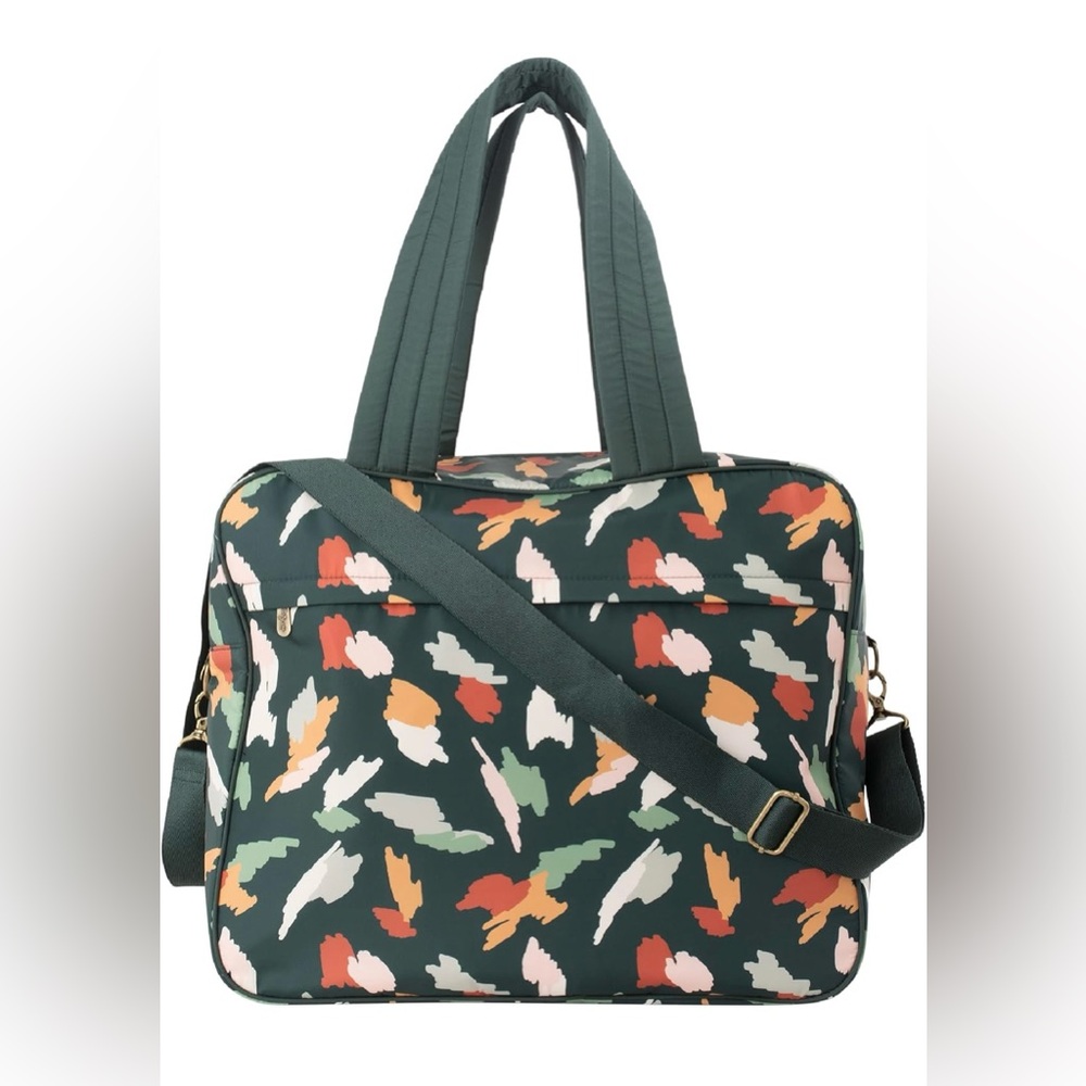 Shattered Abstract Voyager Tote

Smoke free home.
Dog friendly.